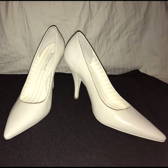 BCBG Girls Shoes - SZ 7 BCBG Girls Off White Heel